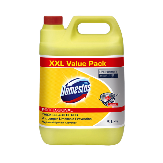 Ein 5-Liter-Kanister aus gelbem Kunststoff mit der Aufschrift „DOMESTOS Professional 5 L Kanister, Hygienereiniger mit Aktivchlor“ der Diversey Deutschland GmbH & Co. OHG, mit rotem Deckel und Produktbranding auf der Vorderseite.