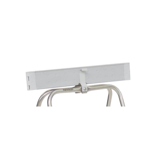 Eine Nahaufnahme einer Wimpernzange aus Metall mit einem rechteckigen weißen Wimpernkissen, das die Präzision der Novocal Klemmfedern 1 Satz =2 Stück für den Klemmring des Abfallsammlers S 70 L von Novocal widerspiegelt, vor einem schlichten weißen Hintergrund.