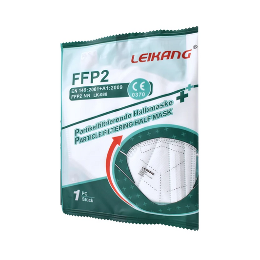 Abgebildet ist eine versiegelte Verpackung von Leikang® FFP2 NR Atemschutzmaske, ohne Ventil (1 Stück). Die weiß-grüne Auslaufartikel-Verpackung zeigt Produktinformationen, Zertifizierungen und ein durchsichtiges Fenster, das die gefaltete Maske im Inneren zeigt.