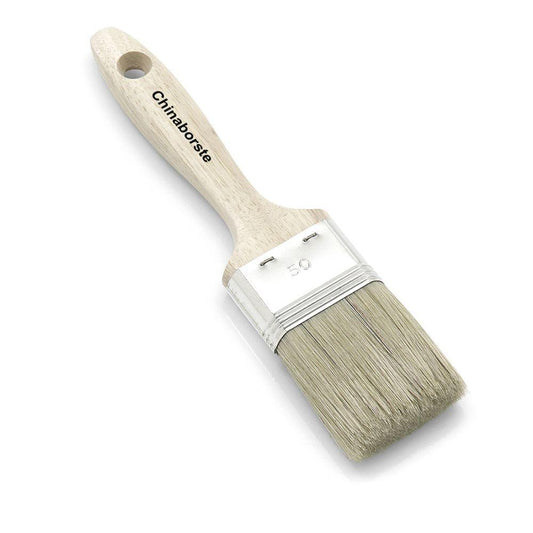 Der Nölle Profi Brush Maler-Lackierpinsel 12 von Nölle Profi Brush Bürsten- & Pinseltechnik e.K. Er verfügt über einen Holzstiel mit Aufhängeloch, eine Metallzwinge mit der Aufschrift „50“ und hochwertige beige Borsten im China-Borste-Stil, die das Profiqualität-Flachpinsel-Design widerspiegeln.