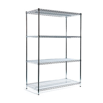 Eine Novocal Standregal Grundeinheit aus vernickeltem, hochglanzverchromtem Präzisionsstahl mit 4 Ebenen steht freistehend auf weißem Hintergrund.