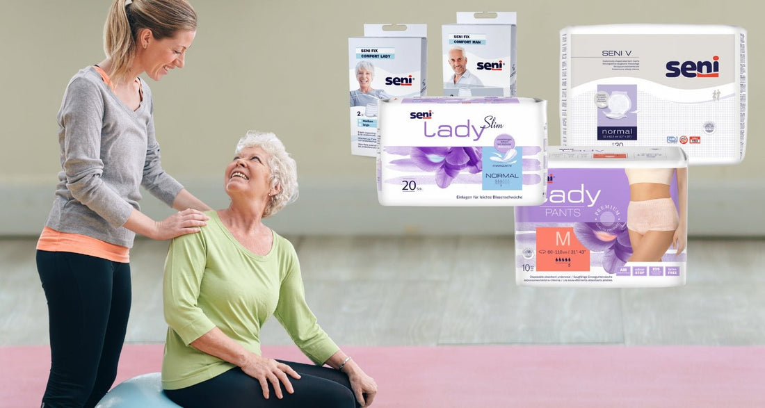 Jüngere Frau unterstützt ältere Frau beim Training, daneben mehrere Seni Inkontinenzprodukte als eingeblendete Verpackungen