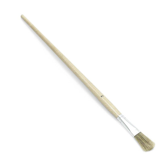 Η βούρτσα Nölle Profi Brush, γνωστή για την υψηλή ποιότητα κατασκευής της, διαθέτει ξύλινη λαβή και λευκό μεταλλικό σφιγκτήρα. Οι ανοιχτόχρωμες, ελαφρώς απλωμένες τρίχες της από την Κίνα υπογραμμίζουν την εξειδίκευση της μάρκας στην τεχνολογία κατασκευής βουρτσών και πινέλων.