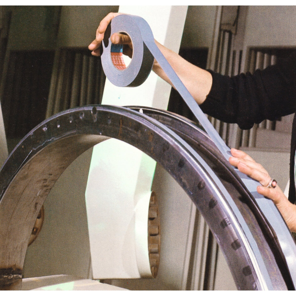 tesaband 4657, grau, 50 m x 15 mm – Anwendung