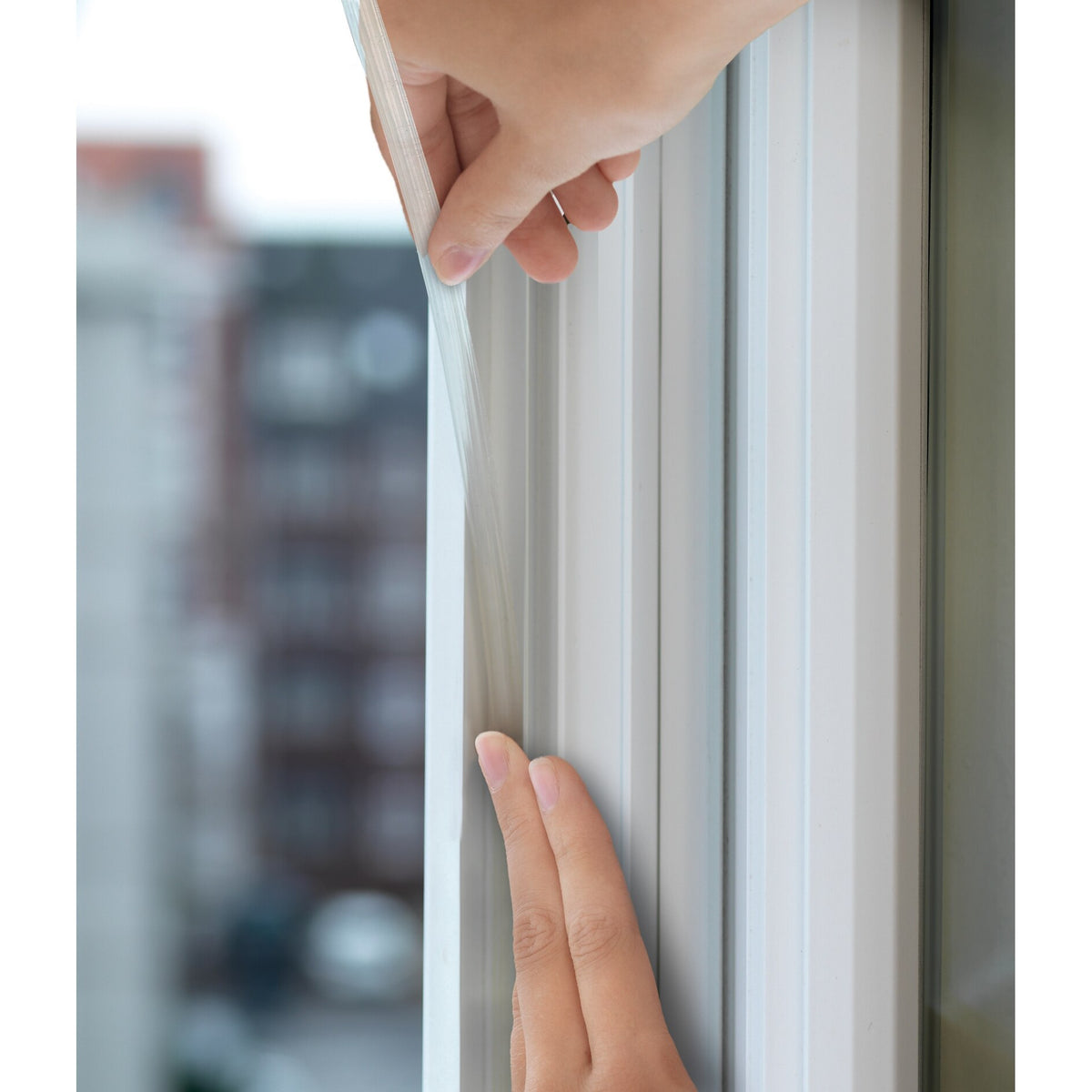 tesa INSULATION Dichtungsband Silikon One Size Fits All, 6 m x 9 mm – Anwendung