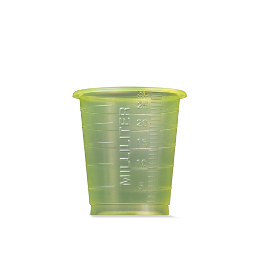 Ein transluzenter gelber MED COMFORT BASIC Einmal Medizinbecher der AMPri Handelsgesellschaft mbH, 30 ml Fassungsvermögen, mit Graduierungszeichen für den medizinischen Gebrauch, abgebildet auf einem schlichten weißen Hintergrund.