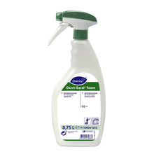 Ein 750 ml Oxivir Excel™ Foam Desinfektionsreiniger mit AHP, anwendungsfertig, von Diversey Deutschland GmbH & Co. OHG, steht mit Schaumsprayer und grün-weißem Sprühkopf vor weißem Hintergrund.