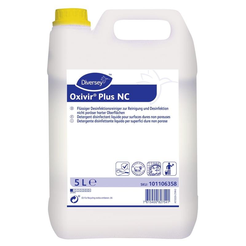 Ένα δοχείο 5 λίτρων DI Oxivir Plus NC από τη Diversey Deutschland GmbH & Co. OHG: συμπυκνωμένο, υγρό απολυμαντικό καθαριστικό για τον τομέα επεξεργασίας τροφίμων, σε λευκό πλαστικό δοχείο με κίτρινο καπάκι, επωνυμία προϊόντος και οδηγίες χρήσης.