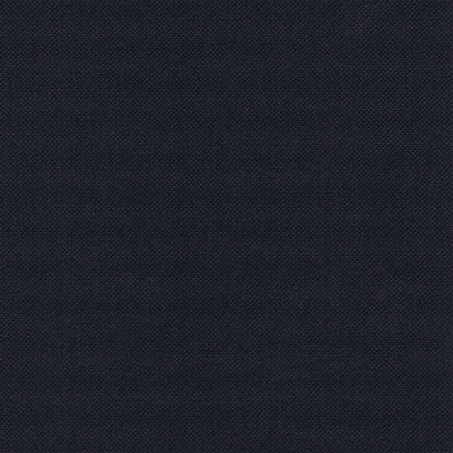 Κοντινό πλάνο της κομψής, σκοτεινής υφής ύφανσης των 50 χαρτοπετσετών "ROYAL Collection" 1/4-πτυχή (40 x 40 cm) της PAPSTAR GmbH σε μαύρο, που εντυπωσιάζει με την ομαλή και υψηλής ποιότητας επεξεργασία της.