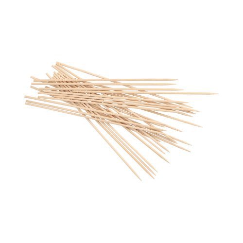 Μια στοίβα PAPSTAR καλαμάκια ξύλινα "pure" (Ø 3 mm, 20 cm μήκος) της PAPSTAR GmbH είναι διασκορπισμένη σε λευκή βάση, με αιχμηρές άκρες σε κάθε άκρο για εύκολο τρύπημα. Η συσκευασία περιέχει 1000 τεμάχια σε φιλμ.