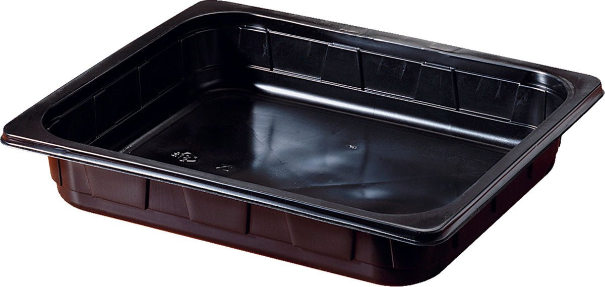 Η Duni GmbH PP Schale 1/2 GN Schwarz PP 325x265 είναι ένας μαύρος, ορθογώνιος δίσκος σερβιρίσματος με επίπεδες πλευρές και λείο εσωτερικό, ιδανικός για τη γαστρονομία ή το catering, απεικονισμένος σε λευκό φόντο.