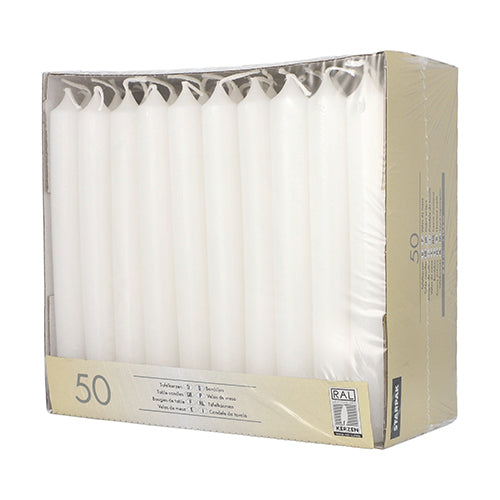 Τα 50 κεριά Starpak Ø 2,1 cm · 19,6 cm λευκά στέκονται όρθια και πυκνά συσκευασμένα σε έναν μπεζ χαρτονένιο δίσκο, ιδανικά για ένα στυλάτο περιβάλλον. Κάθε κουτί περιέχει 50 λευκά κεριά της μάρκας Starpak.