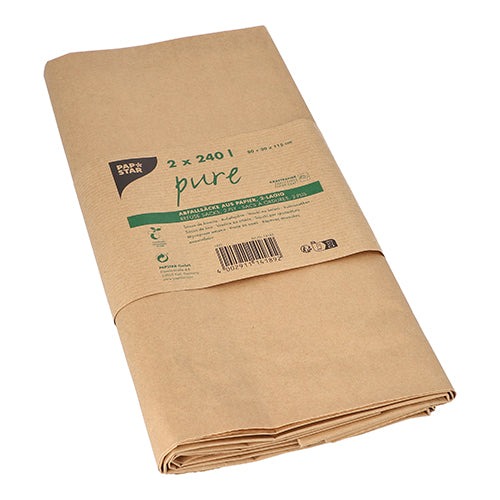 Ein Stapel brauner, 2-lagiger PAPSTAR Abfallsäcke aus Papier "pure" (240 l) ist ordentlich gefaltet und mit einer Banderole "2 Stück", Produktdetails und Barcode der PAPSTAR GmbH umwickelt.