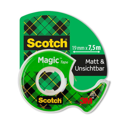 Μία ρολό ταινίας Scotch® Magic™ Αόρατης (19 mm x 7,5 m) με πλαστικό διανομέα από την 3M Deutschland GmbH. Η συσκευασία είναι πράσινη καρό και φέρει την επιγραφή "Ματ & Αόρατη".