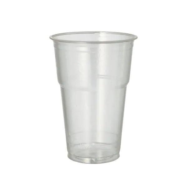 Το PAPSTAR 70 ποτήρι κρύων ποτών από PLA "pure" της PAPSTAR GmbH στέκεται διαυγές και φιλικό προς το περιβάλλον σε λευκό φόντο - ιδανικό για δροσιστικά ποτά.