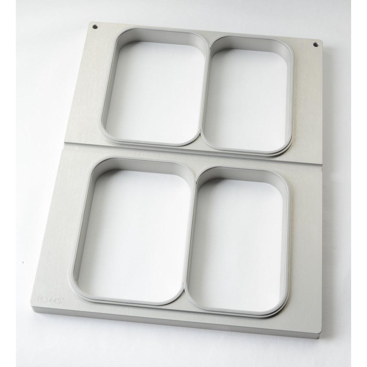Η κασέτα DF15/25 2-Komp. Μεταλλικό δίσκο της Duni GmbH, κατάλληλη για το PP-δοχείο Caterline 440/370, 550/480, ή 645/540 ml (2 χρήσεις), είναι ιδανική για αποθήκευση και μεταφορά. Με βουρτσισμένη μεταλλική επιφάνεια και δύο ορθογώνια διαμερίσματα.