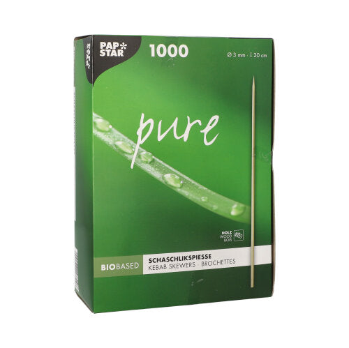 Ένα πράσινο κουτί με την επιγραφή "PAPSTAR Σουβλάκια ξύλινα pure" (Ø 3 mm, 20 cm, 1000 τεμάχια) της PAPSTAR GmbH δείχνει ένα σουβλάκι και την κοντινή λήψη ενός φρέσκου πράσινου φυτού.
