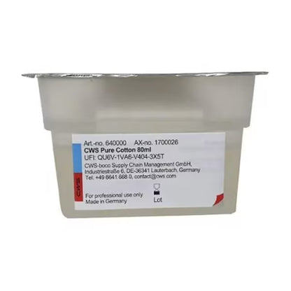 Ένα ορθογώνιο πλαστικό δοχείο με την επιγραφή "CWS ParadiseLine άρωμα χώρου για διανομέα αρώματος Paradise Air Bar", με λευκή και γκρι συσκευασία καθώς και μπλε και κόκκινες λεπτομέρειες. Ιδανικό για διανομείς αρώματος, πληροφορίες κατασκευαστή στην πρόσοψη. Μάρκα: CWS.