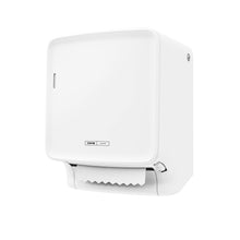 Η CWS PureLine Paperroll | Συσκευασία (1 κομμάτι) από CWS είναι ένας λευκός τοίχος διανομέας, που διανέμει μια χάρτινη πετσέτα, απομονωμένος σε ένα απλό λευκό φόντο - ιδανικός για απαιτήσεις υγιεινής φιλικές προς το περιβάλλον.