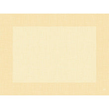 Ein digitales Bild mit einem großen, cremefarbenen Quadrat auf einem hellbeigen, schraffierten Hintergrund, das den raffinierten Stil der Dunicel-Tischsets 30 x 40 cm Linnea creme von Duni GmbH widerspiegelt. In der rechten unteren Ecke erscheint ein dezentes, rundes Logo.