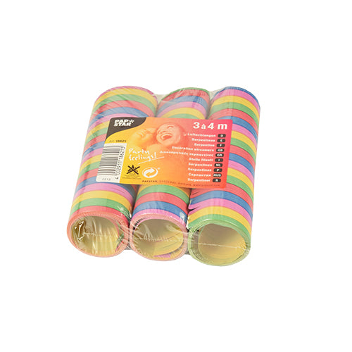 Οι τέσσερις σερπαντίνες πάρτι 3 σερπαντίνες 4μ από την PAPSTAR GmbH είναι συσκευασμένες σε συσκευασία με φύλλο με πορτοκαλί ετικέτα με λεπτομέρειες προϊόντος και ένα χαμογελαστό παιδί - ιδανικές για ποιοτική διακόσμηση!