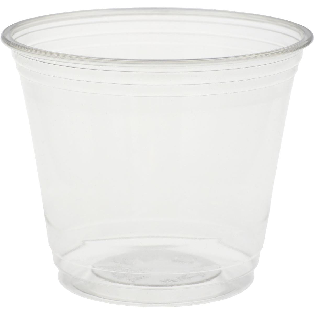 Το Glas Crystal Transparent της Duni GmbH είναι ένα διαφανές πλαστικό ποτήρι με εκτεταμένο χείλος και οριζόντιες λαβές, που απεικονίζεται άδειο σε απλό λευκό φόντο. Ο κομψός σχεδιασμός του του προσδίδει την εμφάνιση κομψών γυαλικών και ταυτόχρονα είναι ανθεκτικό.