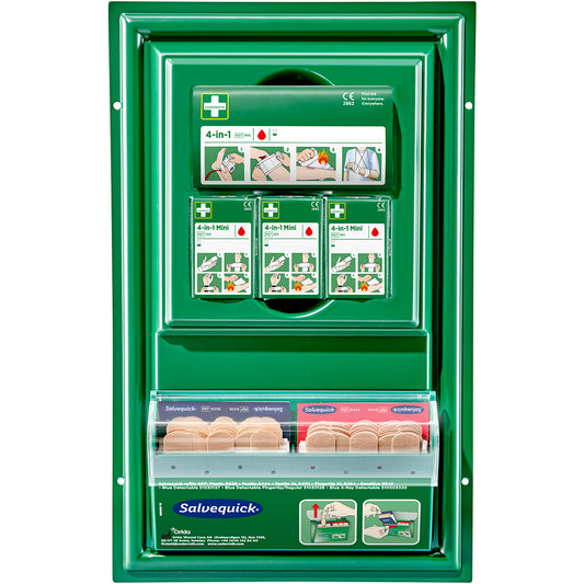 Die Cederroth mini erste-hilfe-platte von Orkla Wound Care AB ist ein grünes, an der Wand montiertes Erste-Hilfe-Set, gefüllt mit 4-in-1 Mini-Binden und Salvequick-Klebebinden in beschrifteten Fächern für einen einfachen Zugriff.
