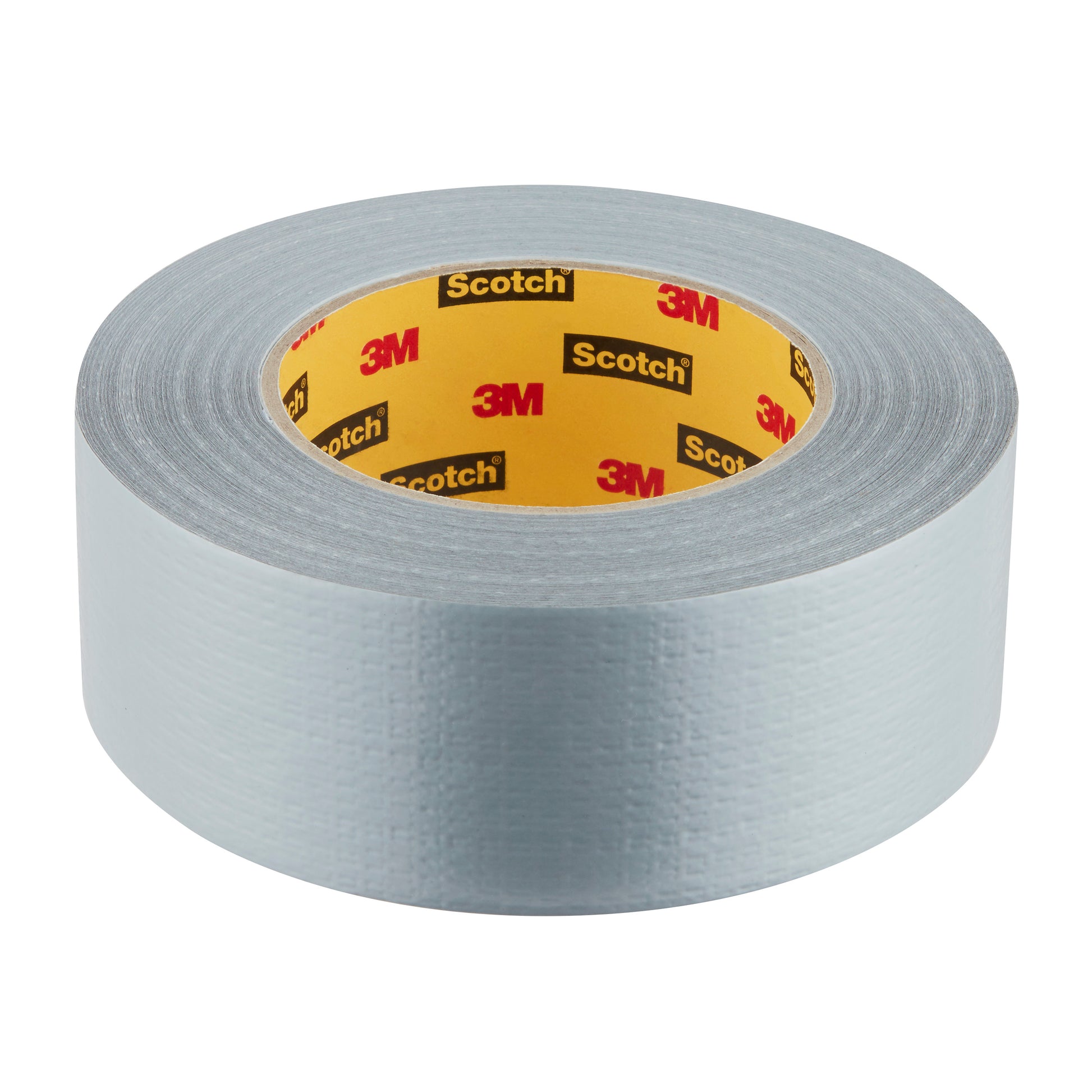Abgebildet ist eine Rolle Scotch® Universal Klebeband 2904 (50 m x 48 mm) der 3M Deutschland GmbH mit beschriftetem Innenkern vor weißem Hintergrund.