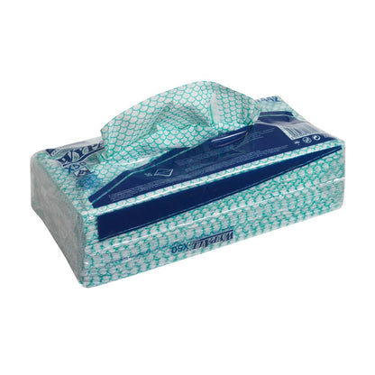 Τα πανιά WypAll® X50 Critical Clean Interfold της Kimberly-Clark GmbH είναι συσκευασμένα σε 6 πράσινες σακούλες από 50 φύλλα η καθεμία σε ένα χαρτοκιβώτιο - ιδανικά για φιλικό προς το περιβάλλον καθαρισμό εν κινήσει.