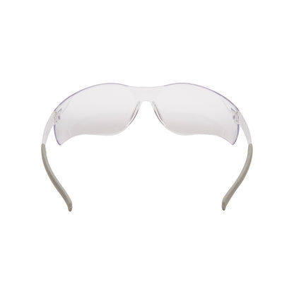 Ein Karton mit Kimberly-Clark GmbH Auslaufartikel: KleenGuard® V20 Purity™ Schutzbrille mit beschlagfreier Beschichtung und transparenten Gläsern (12 Gläser) ist auf weißem Hintergrund abgebildet.