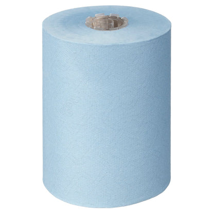 Ένα ρολό Scott® Essential™ Slimroll™ πετσέτες χεριών (190,00 μ x 19,80 εκ) από την Kimberly-Clark GmbH, σε ανοιχτό μπλε με καφέ πυρήνα, όρθιο σε λευκό - ιδανικό για φιλική προς το περιβάλλον ξήρανση χεριών.