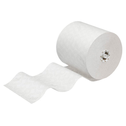 Ένα μεγάλο ρολό πετσέτας χεριών Scott® Essential™ από την Kimberly-Clark GmbH είναι μερικώς ξετυλιγμένο και δείχνει ανάγλυφα σχέδια στα λευκά φύλλα, ιδανικό για υγιεινή καθαριότητα των χεριών. Συσκευασία: 6 ρολά x 1 φύλλο ανά κουτί.