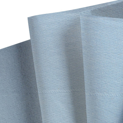 Μια κοντινή λήψη από ανοιχτό μπλε, δομημένα πανιά καθαρισμού WypAll® L20 General Clean από το κουτί BRAG™ της Kimberly-Clark GmbH, με ορατές πτυχές και ραφές κατά μήκος μιας πτυχής.