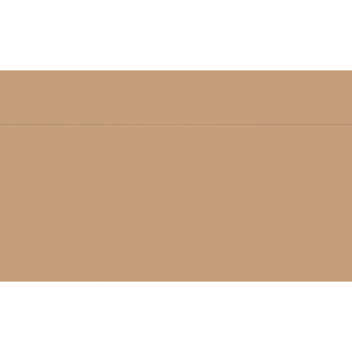 Ένας απλός, ανοιχτόχρωμος καφέ, ορθογώνιος φάκελος, που μοιάζει με τη συσκευασία των χαρτοπετσετών Duni GmbH 33 x 32 cm 1 στρώση Eco καφέ (750 κομμάτια), απεικονίζεται κλειστός σε λευκό φόντο, χωρίς ορατά σημάδια ή διακοσμήσεις.