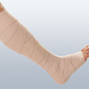 JOBST Comprihaft, συγκολλητικός επίδεσμος μικρού μήκους, διαμήκης ελαστικότητα περίπου 75% – σε χρήση