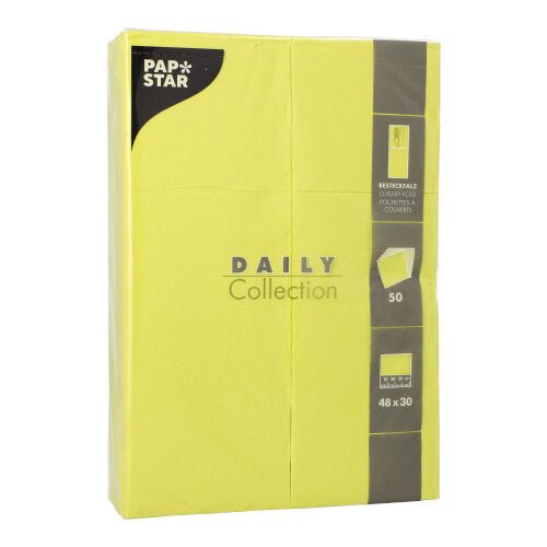 Μια συσκευασία με 50 PAPSTAR χαρτοπετσέτες "DAILY Collection" (48 x 30 cm, πτυχή μαχαιροπίρουνου) της PAPSTAR GmbH. Η συσκευασία περιέχει πληροφορίες προϊόντος και μια εικόνα χαρτοπετσέτας.