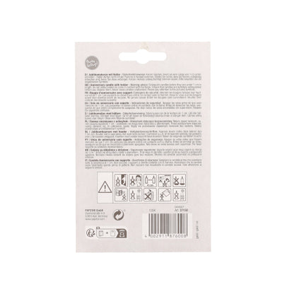 Die PAPSTAR Jubiläumskerzen mit Halter 7 cm "gold" Verpackung zeigt mehrsprachige Anleitungen und Warnhinweise, einen Barcode am Boden, Sicherheits- und Recyclingsymbole sowie ein gestanztes Aufhängeloch am oberen Rand. Marke: PAPSTAR GmbH.