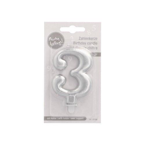 Το κερί αριθμών PAPSTAR GmbH με βάση 7 εκ. "ασημί" είναι ένα ασημί κερί αριθμών σε διαφανή πλαστική και χαρτονένια συσκευασία με την επιγραφή "Κερί γενεθλίων" και "Κερί γενεθλίων", με μια μικρή βάση στο κάτω μέρος.