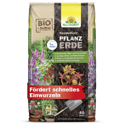 Ein 40-Liter-Beutel NeudoHum PflanzErde von Neudorff Shop, organic torffreie Erde, zeigt Bilder von Blumen, Stauden und Gartenpflanzen. Der deutsche Text beschreibt die Vorteile und die Verwendung; am unteren Rand ist eine Kelle abgebildet.