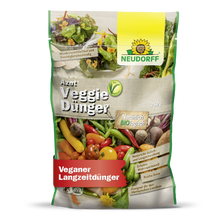 Το Azet VeggieDünger από το Neudorff Shop είναι ένα οργανικό και vegan λίπασμα. Η συσκευασία δείχνει διάφορα είδη λαχανικών με πράσινες, κίτρινες και κόκκινες γερμανικές ετικέτες που αναδεικνύουν τις λεπτομέρειες του προϊόντος.
