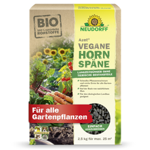 Μια συσκευασία 2,5 κιλών Azet Vegane Hornspäne από το Neudorff Shop δείχνει λαχανικά και σφαιρίδια στη συσκευασία και τονίζει ως veganικό, οργανικό λίπασμα πλούσιες σοδειές και υγιή ανάπτυξη για φυτά κήπου.