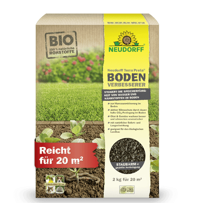 Ο βελτιωτής εδάφους Terra Preta 2 κιλών από το κατάστημα Neudorff καλύπτει 20 τ.μ. και είναι ιδανικός για τη βελτίωση γκαζόν, οπωροφόρων και λαχανικών εδαφών. Η γερμανική συσκευασία δείχνει φυτάρια, χώμα, πιστοποίηση BIO και ένα σύμβολο χαμηλής σκόνης.