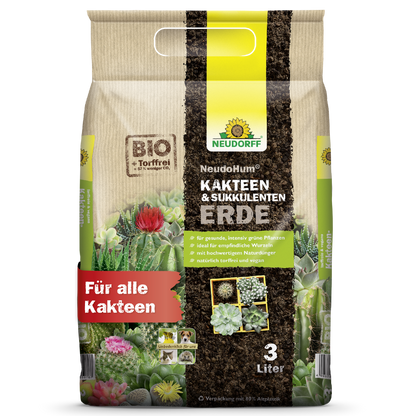 Ein 3-Liter-Beutel Neudorff Shop NeudoHum Kakteen & SukkulentenErde, ideal für alle Kakteen und Sukkulenten, in beiger Verpackung mit grün-gelben Akzenten, Kakteenbildern und rotem Text "Für alle Kakteen".