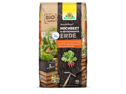 Ein 40-Liter-Sack NeudoHum Hochbeet & GewächshausErde von Neudorff Shop, ein humusreiches Substrat für Hochbeete und Gewächshäuser, mit einer Verpackung mit Gemüse, Kräutern und einem Hochbeet.
