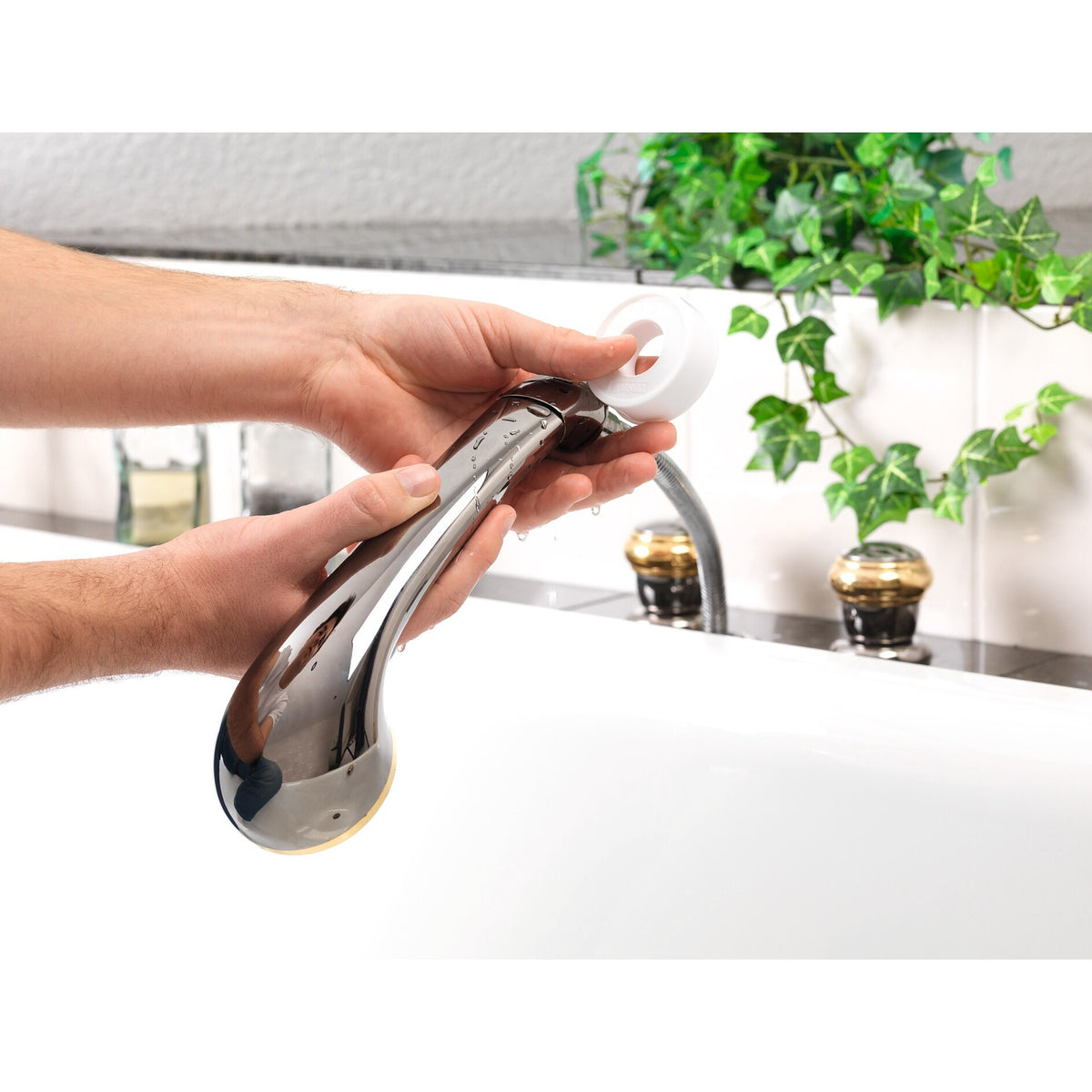 tesa StopWater Tape, 12 m x 12 mm, weiß – Anwendung