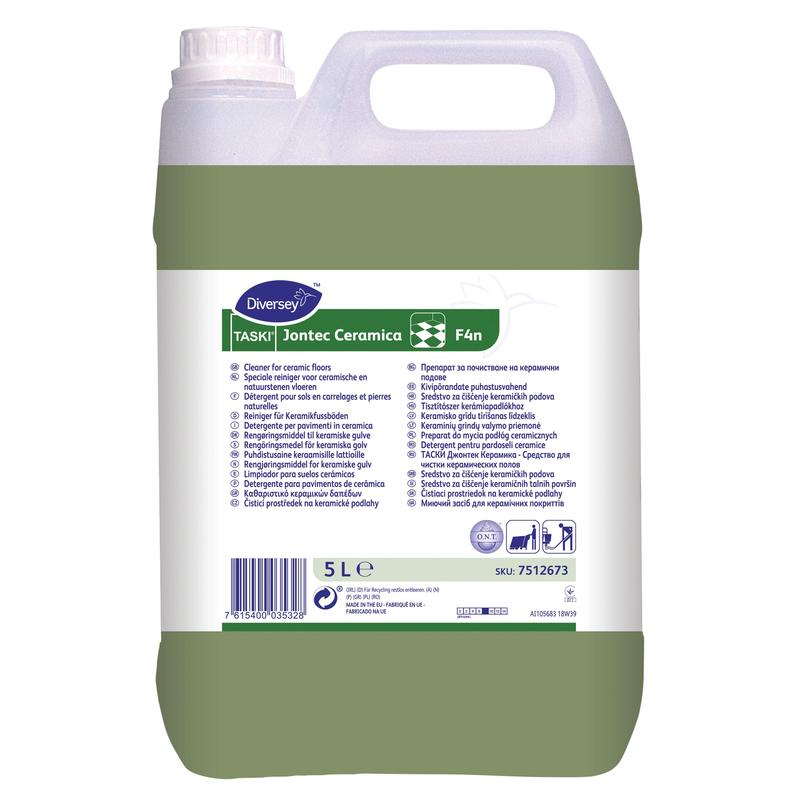Ένα δοχείο 5 λίτρων με TASKI Jontec Ceramica από την Diversey, ένα καθαριστικό χωρίς ραβδώσεις για κεραμικά δάπεδα και γυαλιστερά πλακάκια, με μια λευκή ετικέτα με μπλε/πράσινο κείμενο και σύμβολα καθώς και μια λαβή στην κορυφή.
