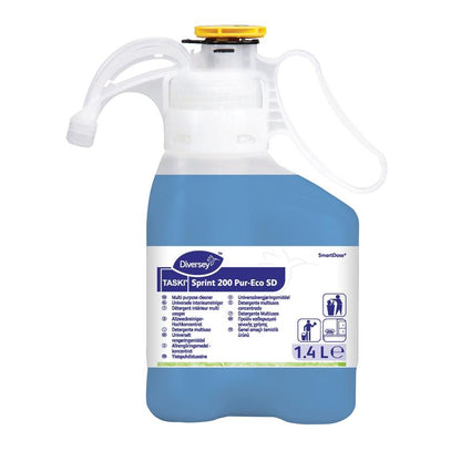 Eine 1,4L Flasche Diversey TASKI Sprint 200 Pur-Eco, ein neutraler, streifenfreier Oberflächenreiniger mit EU-Öko-Zertifizierung der Diversey Deutschland GmbH & Co. OHG, blaue Flüssigkeit, Messmarkierungen, gelber Spenderverschluss und Infoetikett.