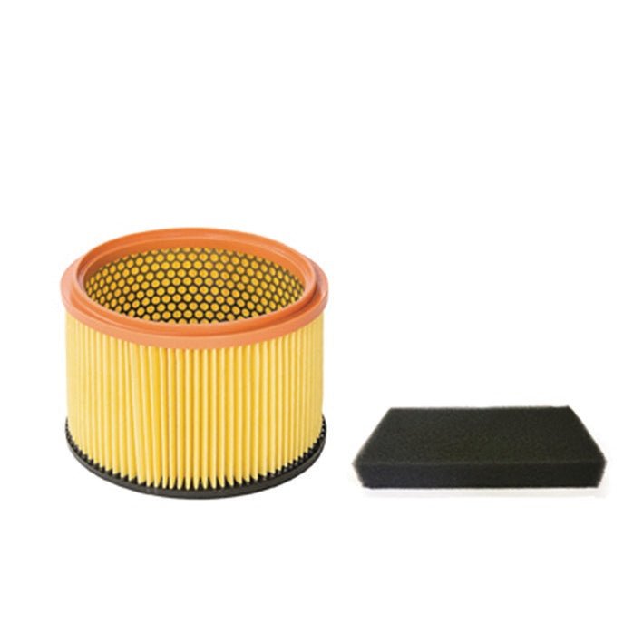 Το TASKI go Standard Filterset (1 τεμάχιο) από την Diversey Deutschland GmbH & Co. OHG, που αποτελείται από ένα κυλινδρικό πτυχωτό φίλτρο αέρα από χαρτί με πορτοκαλί άκρη και ένα ορθογώνιο μαύρο φίλτρο αφρού, απεικονίζεται σε λευκό φόντο.