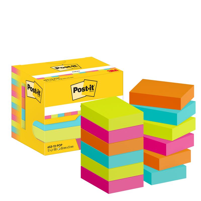 Ένα κίτρινο κουτί Post-it® Notes (3M Deutschland GmbH, Poptimistic Collection, 38 x 51 mm, 100 φύλλα/μπλοκ, 12 μπλοκ/συσκευασία) βρίσκεται δίπλα σε στοίβες από τετράγωνα αυτοκόλλητα σημειώματα σε έντονο κίτρινο, ροζ, μπλε, πορτοκαλί και πράσινο.