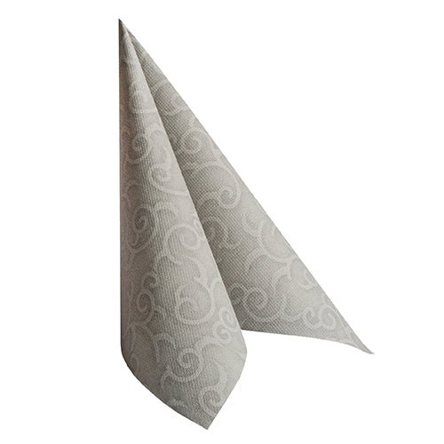 Η χαρτοπετσέτα "ROYAL Collection" της PAPSTAR GmbH 50 χαρτοπετσέτες (40x40 cm, γκρι, 1/4-πτυχή) στέκεται όρθια μπροστά σε λευκό φόντο και εντυπωσιάζει με την κομψή ανοιχτή γκρι απόχρωση και το διακριτικό μοτίβο της.